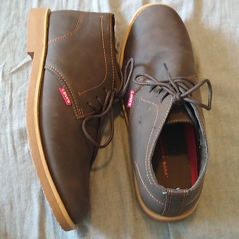 Levi's brown shoes /men's 9.5 / brown ankle boots